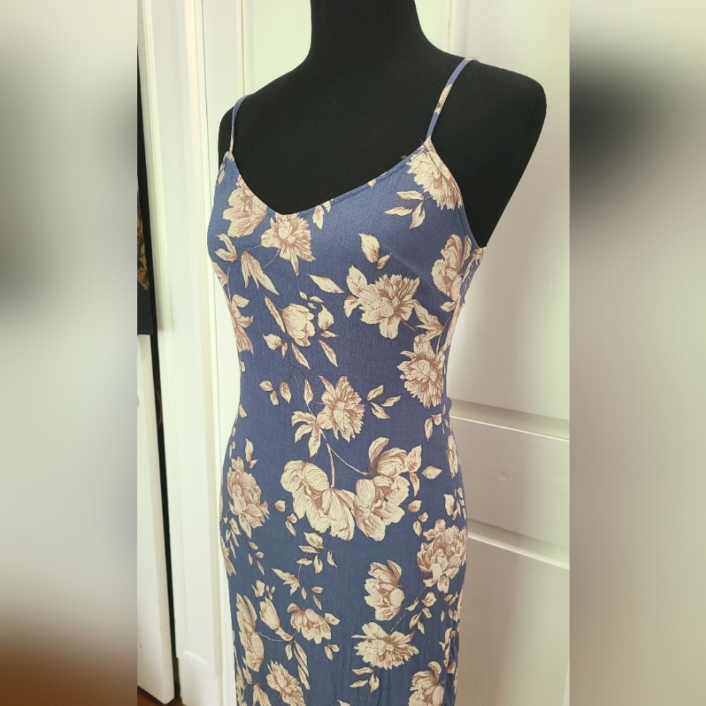 Forever 21 Blue and Cream Floral Midi Dress